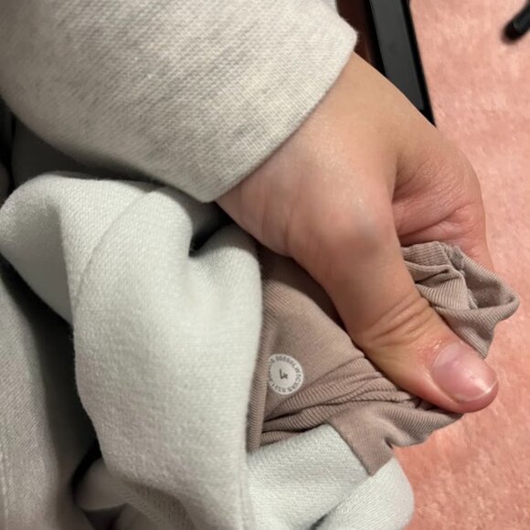 Lululemon Scuba Sweatpants - Picture 5 of 5